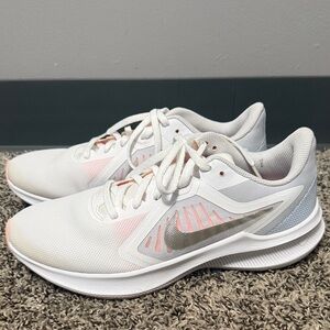 Nike Women's White and Pink Athletic Shoes